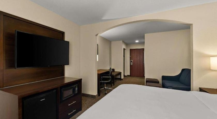 Comfort Inn & Suites Atoka Exterior photo